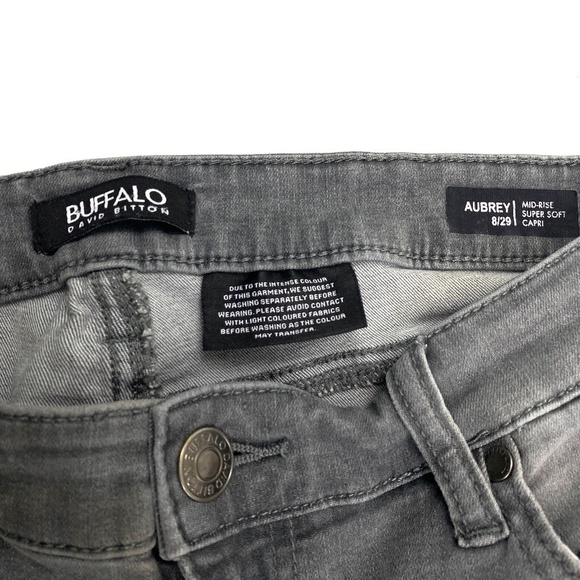 Buffalo David Button Aubrey Mid Rise Super Soft Capri Women's size 8 Gray Jeans - Picture 3 of 3